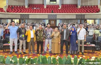 Teks Foto : Gramedia bekerja sama dengan UNP resmi membuka acara Ngaji Literasi x Semesta Buku, di Auditorium UNP, Selasa (16/9/2025). IST