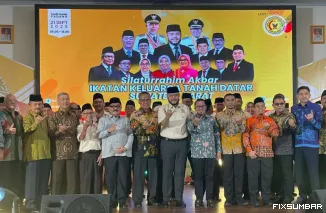 Teks Foto :Pengurus IKTD Sumbar periode 2025--2029 resmi dikukuhkan di Gedung Bagindo Aziz Chan Youth Center, Padang, Minggu (21/9/2025). IST