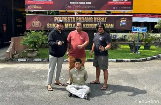 Teks Foto : Tim Klewang Satreskrim Polresta Padang berhasil mengamankan seorang pria DPO atas kasus pencurian dengan pemberatan. Pelaku, berinisial DEP alias Codoik (39), ditangkap pada Rabu (3/9/2025). IST