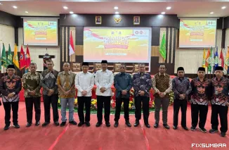 Teks Foto : Pembukaan remuk merah putih di Padang, Sabtu (13/9/2025). FARDIANTO