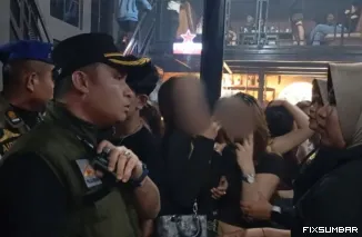 Teks Foto : Satpol PP Padang melakukan patroli pengawasan dan penertiban dalam rangka penegakan Perda di sejumlah titik di Kota Padang, Senin (15/9/2025) dini hari. IST