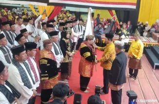 Teks Foto : Pengukuhan KBRG Kepri Gunakan Prosesi Adat dan Tradisi Makan Bajamba, Sabtu (27/9/2025). IST