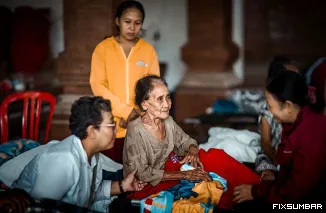 Teks Foto : InJourney Group Salurkan Bantuan untuk Korban Banjir Bali, Kamis (18/9/2025). IST