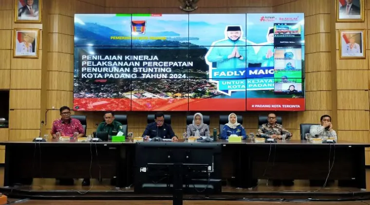 Teks Foto : Penilaian Kinerja Pelaksanaan Aksi Konvergensi Percepatan Penurunan Stunting Kota Padang di Balai Kota Padang, Kamis (2/10/2025). IST