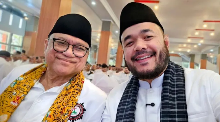 Teks Foto : Walikota Padang Fadly Amran bersama Oesman Sapta. IST