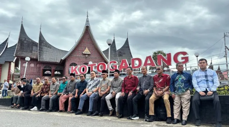 Irman Gusman Apresiasi Keaslian dan Potensi Wisata Koto Gadang Agam
