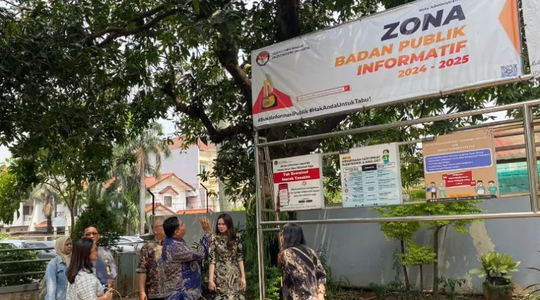 Teks Foto : Komisi Informasi Provinsi DKI Jakarta melakukan kunjungan kerja ke Kantor Pertanahan Kota Administrasi Jakarta Barat pada Jumat (10/10/2025).  IST