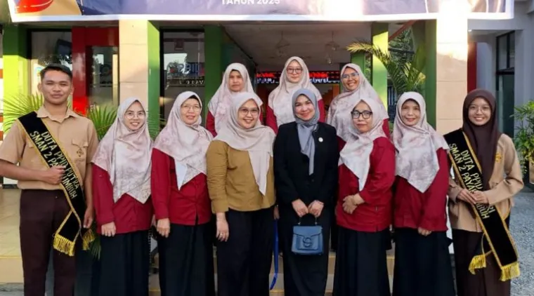 Teks Foto : KI Sumbar melaksanakan tahapan verifikasi faktual atau visitasi dalam rangka Monev Keterbukaan Informasi Publik tahun 2025, Kamis (30/10/2025). IST