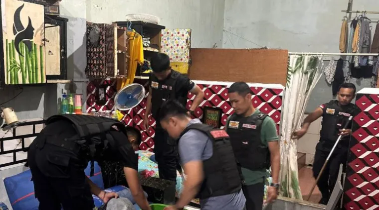 Teks Foto : Lapas Kelas IIA Padang Gelar Razia Gabungan Bersama Aparat Penegak Hukum, Jumat (10/10/2025) malam. IST