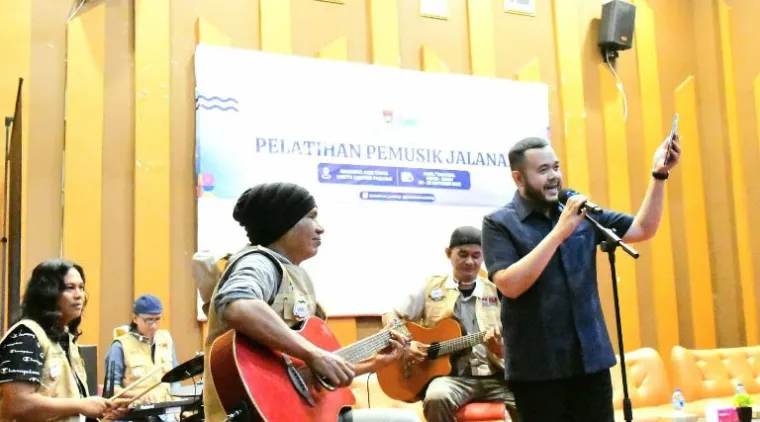 Wali Kota Fadly Amran Tutup Pelatihan Pemusik Jalanan, Dorong Ekonomi Kreatif Padang Naik Kelas