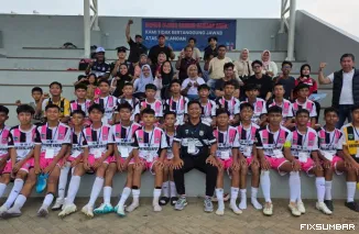 Teks Foto : Tim BBC Batangkapas menghantam Putra Cimahi FC 1-0 di hari pertama pertandingan sepakbola Piala Menpora U15  di Stadion Gemilang, Pasar Kemis, Tanggerang, Provinsi Banten, Kamis (16/10/2025). IST