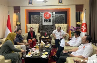 Teks Foto : Rahmat Saleh diskusi bersama DPP PKS dengan para peneliti termasuk Prof Zuhro di Jakarta, Kamis (23/10/2025). IST