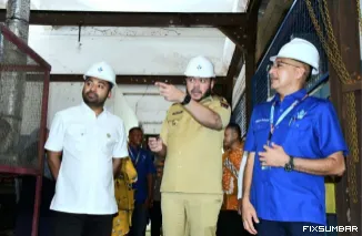 Teks Foto : Fadly Amran mendampingi kunjungan kerja Zigo Rolanda di kawasan IPA Gunung Pangilun, Selasa (7/10/2025). IST