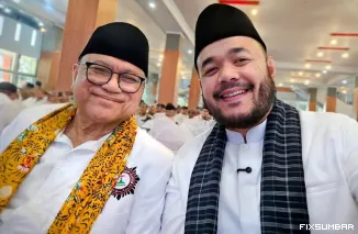 Teks Foto : Walikota Padang Fadly Amran bersama Oesman Sapta. IST