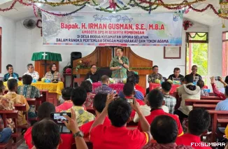 Teks Foto : Pertemuan Irman Gusman dengan masyarakat dan tokoh agama di Desa Bosua, Kamis (16/10/2025). IST