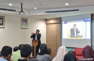 Teks Foto : Seminar bertajuk "Pemuda Cerdas, Akses Informasi Berkualitas, Wujudkan Jakarta Transparan dan Akuntabel" di Universitas YARSI, Cempaka Putih, Jakarta Pusat, Kamis (30/10/2025). IST