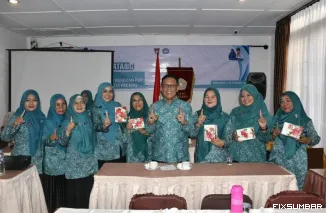 Teks Foto : Kegiatan bimbingan teknis bagi pengurus PKK Kota Padang di salah satu hotel di Padang, Sabtu (11/10/2025). IST