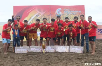 Teks Foto : PKPS Pariaman Sabet Gelar Juara Piala Bola Pantai Sumbar 2025, Minggu (12/10/2025). IST