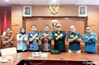 Teks Foto : Pengurus PWI Pusat menerima kehadiran Tim BSSN di Lantai 4 Gedung Dewan Pers, Selasa (21/10/2025). IST