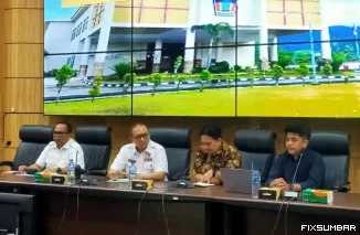 Teks Foto : Kunjungan Tim Pemantauan Lapangan MBG dari Sekretariat Dukungan Kabinet, Kementerian Sekretariat Negara RI di Balai Kota Padang, Rabu (8/10/2025).  IST