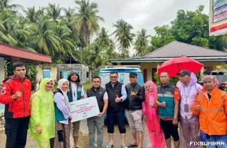 Teks Foto : CSR BIM Salurkan Bantuan Darurat untuk 170 KK Terdampak Banjir di Ulakan Padang Pariaman, Selasa (25/11/2025). IST