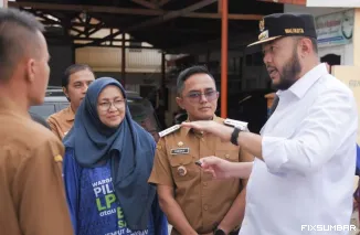 Teks Foto : Wali Kota Fadly Amran Datangi Kelurahan Padang Pasir, Selasa (18/11/2025). IST