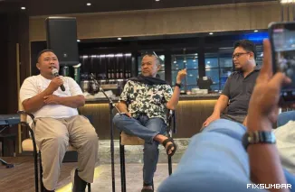 Teks Foto : Ngopi bareng media di Pangeran Beach Hotel, Kamis (30/4/2026). FARDIANTO