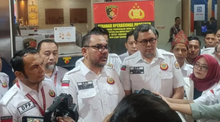 Abu Janda Dilaporkan ke Bareskrim soal Ucapan 'Suku Barbar' untuk Sumbar