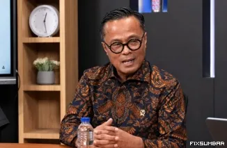 Teks Foto : Dony Oskaria di podcast 'bukan kaleng kaleng'. IST