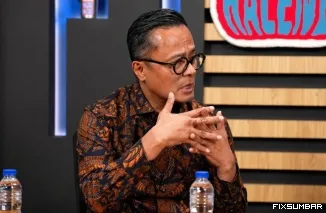 Teks Foto : Dony Oskaria di Podcast 'Bukan Kaleng Kaleng'. IST